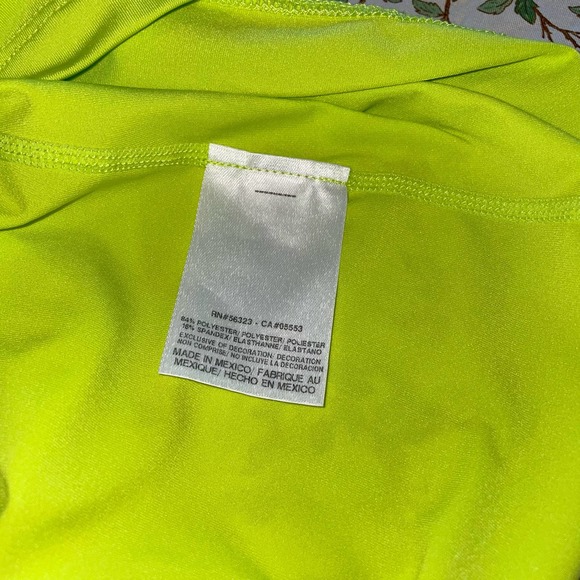 Women’s Nike Pro Dri-Fit fitted short sleeve spandex top - Picture 5 of 6